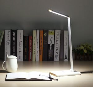 Test lampe bureau august pas cher gaming